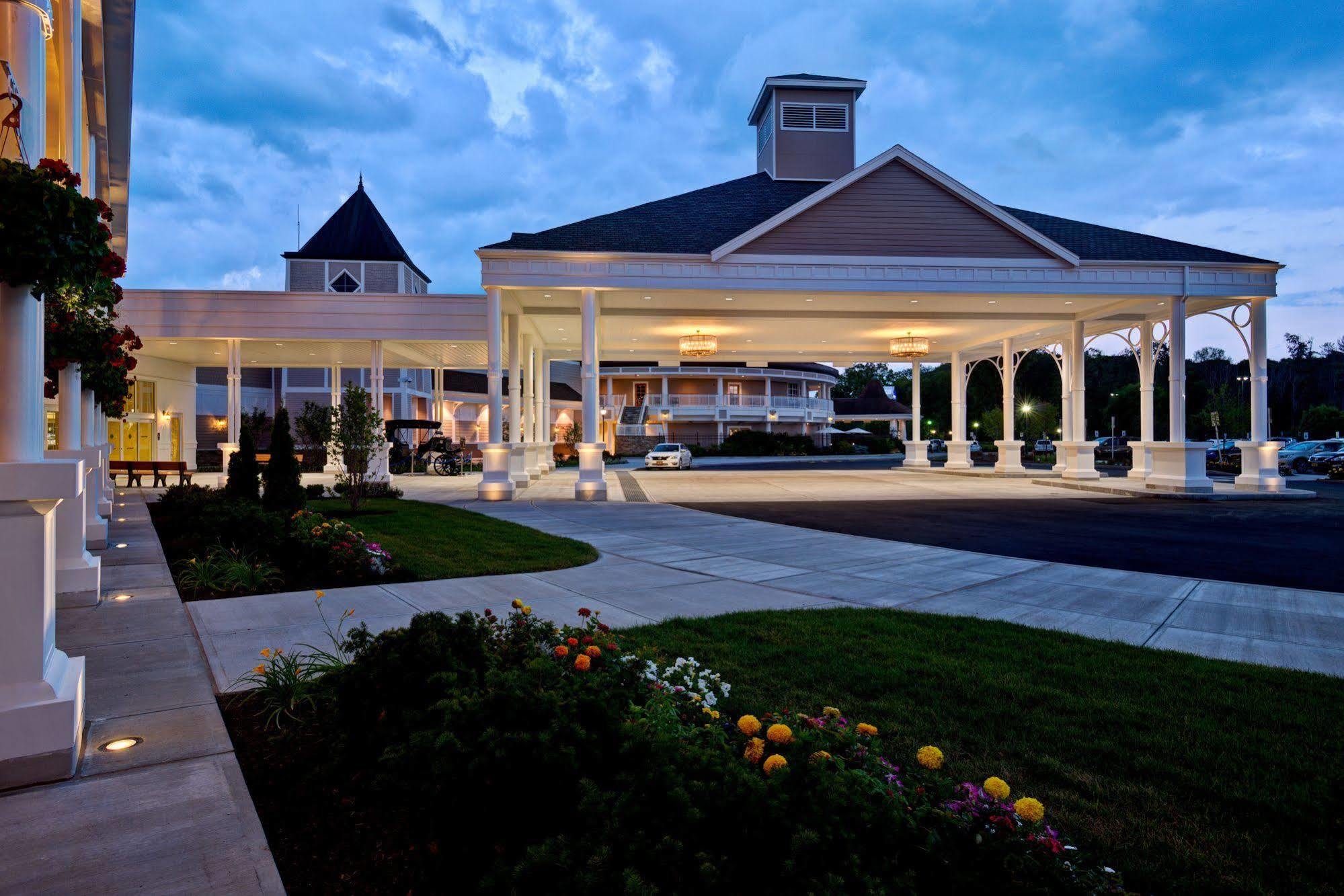 Saratoga Casino Hotel Саратога-Спрингс Экстерьер фото